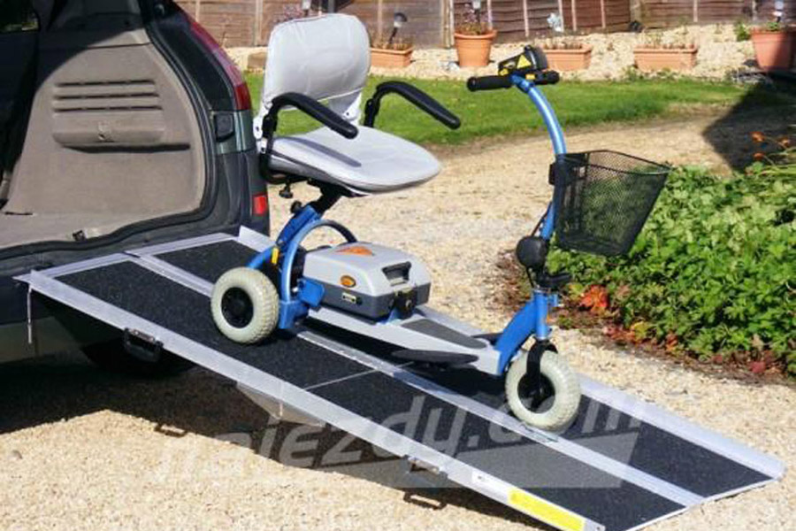 Třikrát složitelné přenosné nájezdy pro invalidní vozíky 244 cm