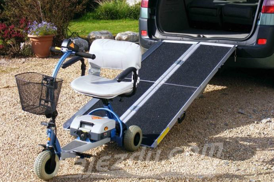 Třikrát složitelné přenosné nájezdy pro invalidní vozíky (2022)